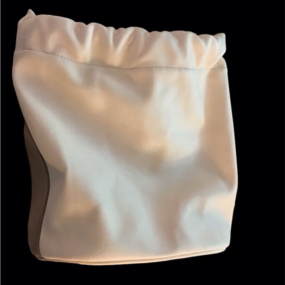 Universal Threads Bucket Bag NWOT White & Taupe Faux Leather - Picture 8 of 11